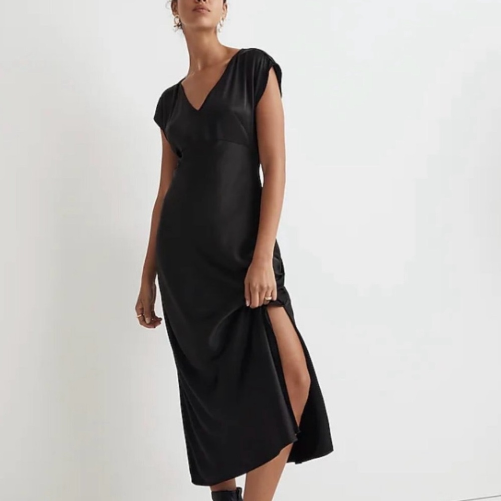 Madewell Wide V-Neck Midi Dress